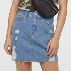 Jeanskjol - Fin jeanskjol från hm med slitningar. Använd fåtal gånger, säljer då den är för liten för mig☺️