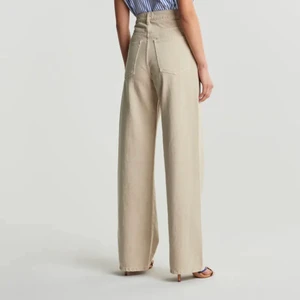 Idun jeans - Säljer mina Idun jeans i beige, vitt och svart, alla i stl 36 - använda max 3 gånger💓 Nypris: 499, säljer stickprov eller alla för 400 kr (för till kvarn)