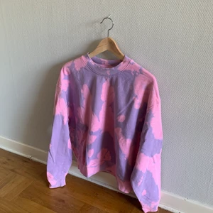 Batik sweatshirt - Supersnygg sweatshirt från Weekday.