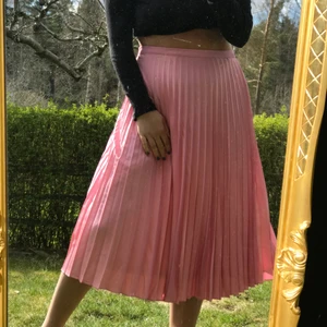 Kjol  - Fin rosa kjol som inte komit till användning. 