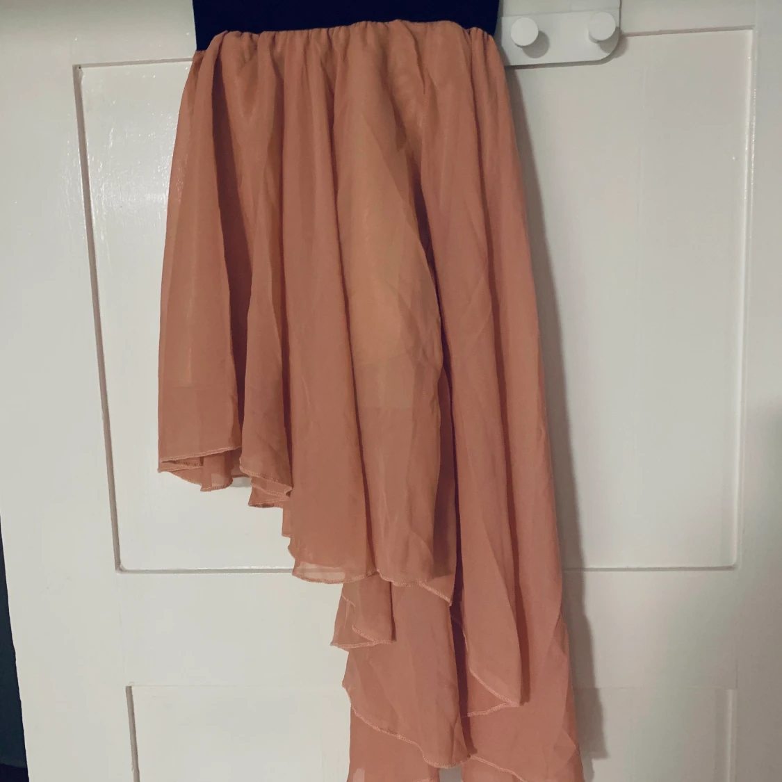 Vacker rosa kjol i chiffong.  - 90