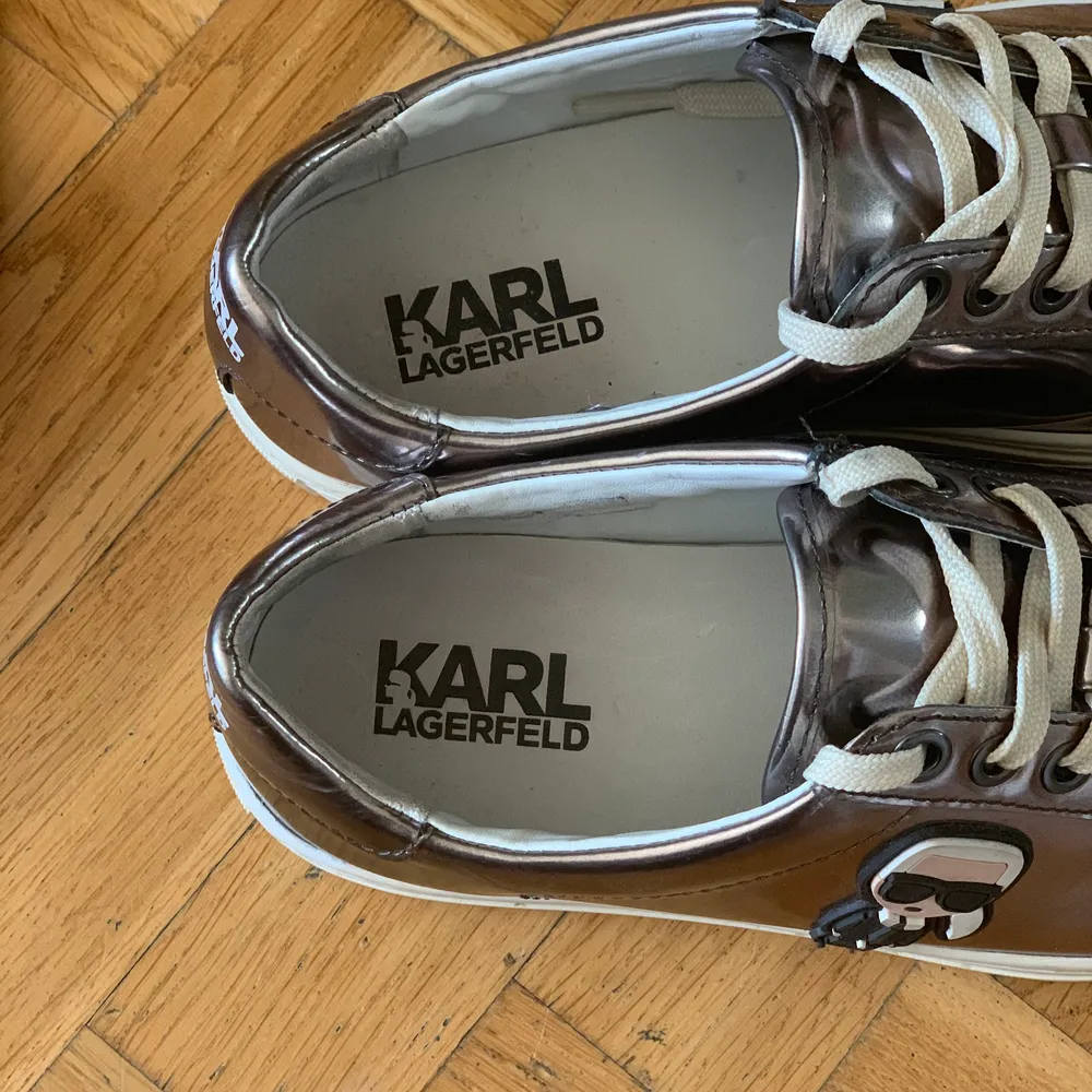 Karl Lagerfeld skor st 37, använda ett fåtal gånger och är i bra skick! . Skor.