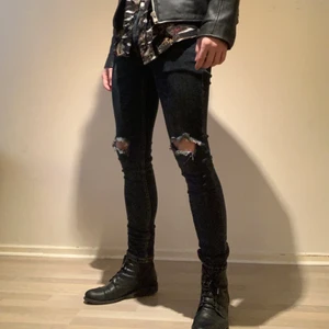 Ripped Jeans - Skinny jeans, storlek 32. 