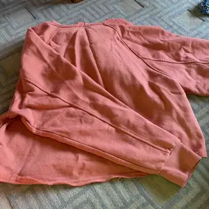 En hoodie från Bershka i storleken M. Loose fit. Säljs pga av utrensning 