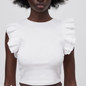 Zara topp - Helt ny topp från zara, storlek s. Perfekt till våren. Frakt tillkommer samt att bud är bindande☺️ 