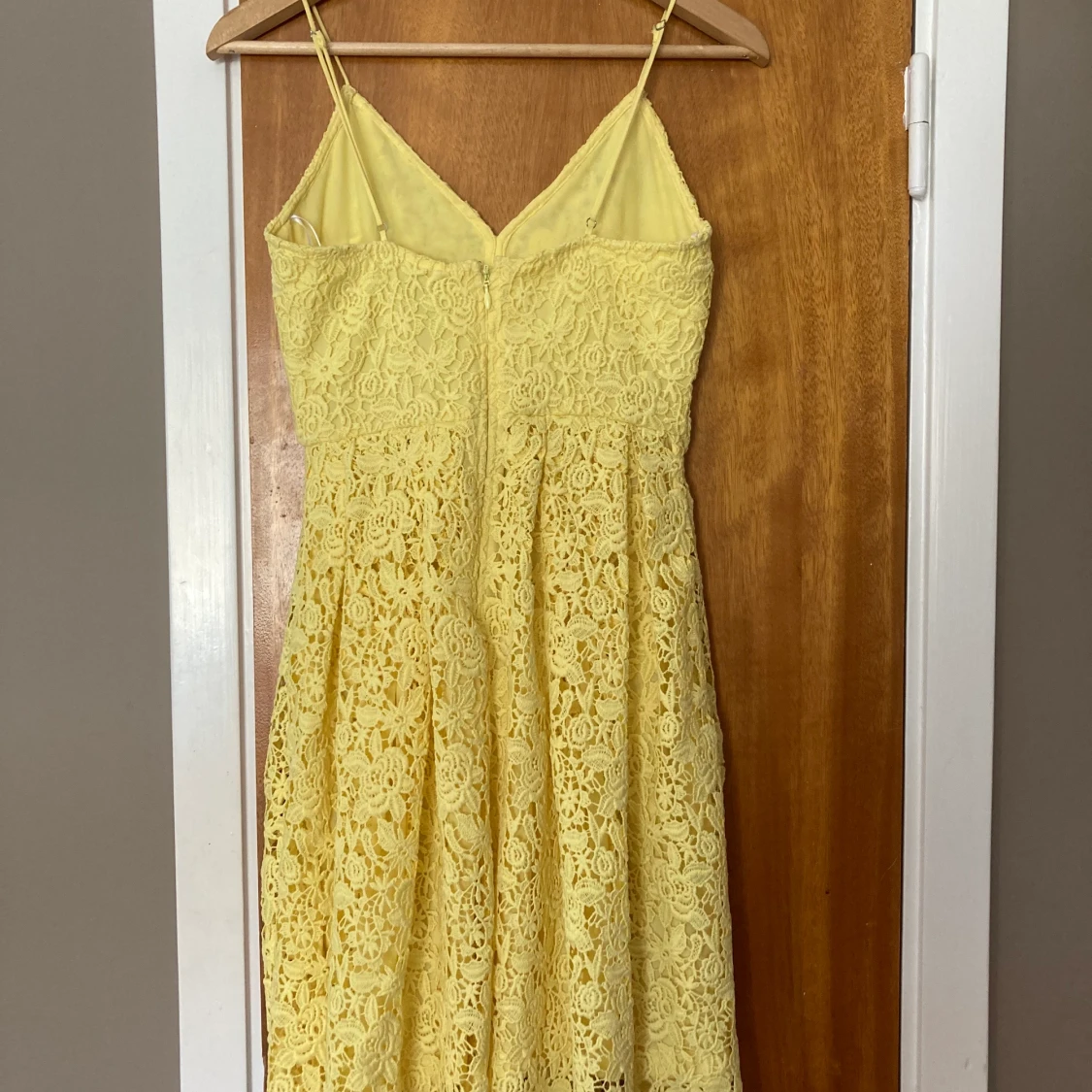 Gul spetsklänning - 90