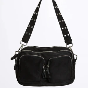 Väska - Säljer denna Noella liknande väska från Gina Tricot i den stora modellen. Har aldrig använt den 💖💖