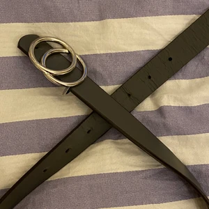 bälte - Bälte som inte längre är min stil! Ca 60-70 cm (inte mätt, bara ögonmåttat). Bra skick! ✨:)