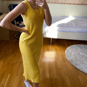 Klänning  - Sommarklänning i tjockt material som inte har använts så mycket 