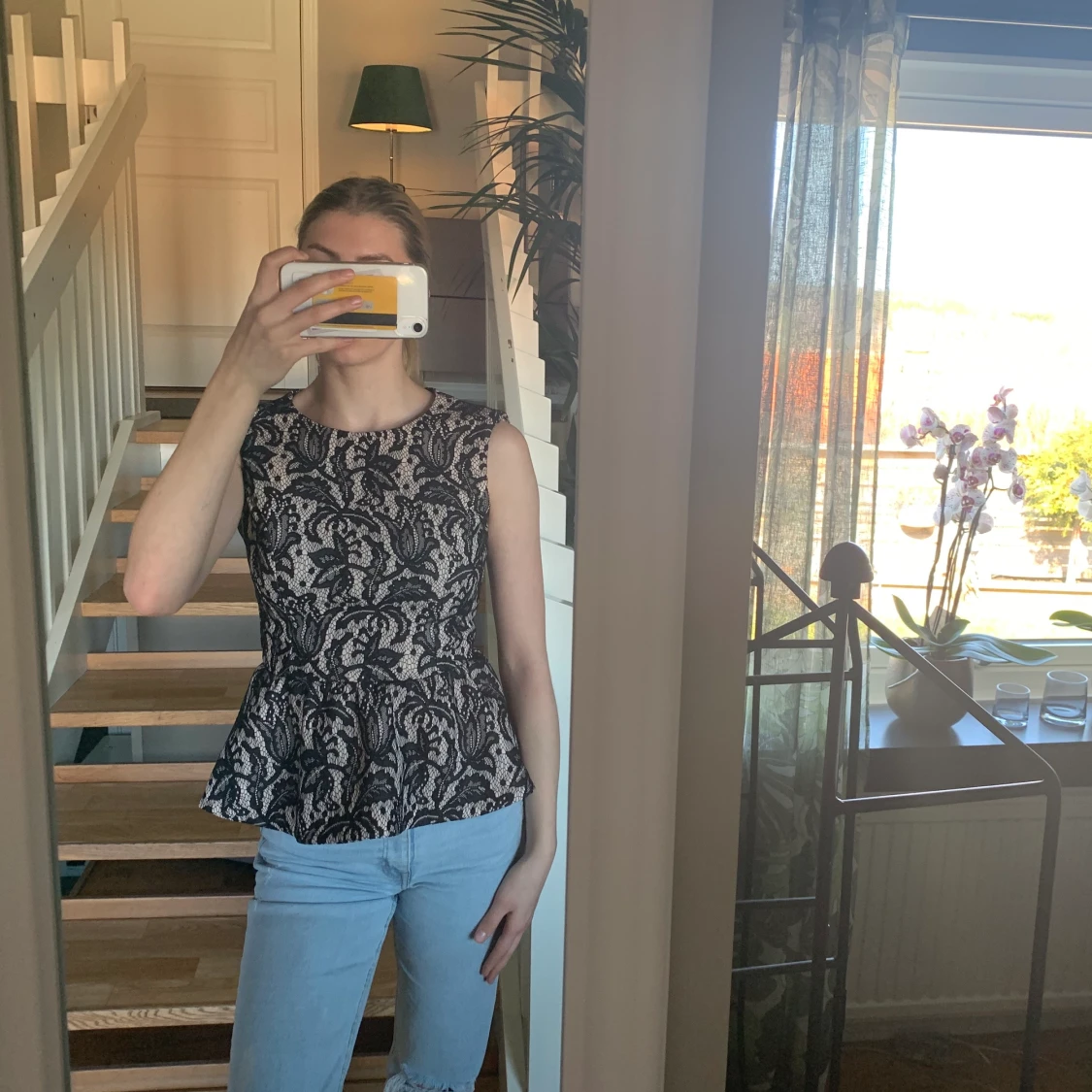 En väldigt fin topp med mönster.  - 90