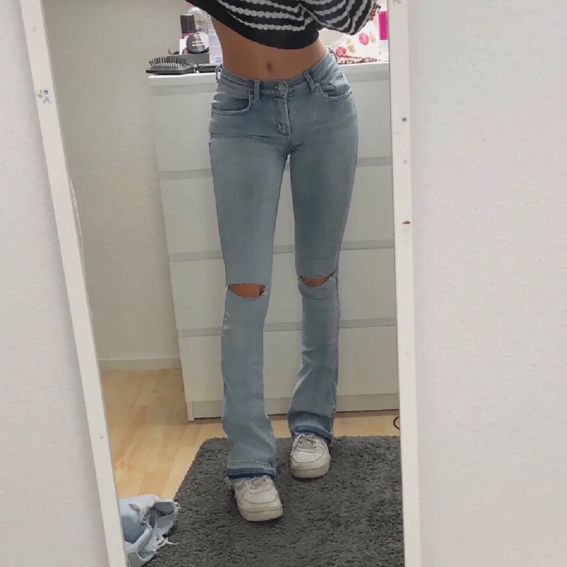 Lågmidjade utsvängd jeans - 90