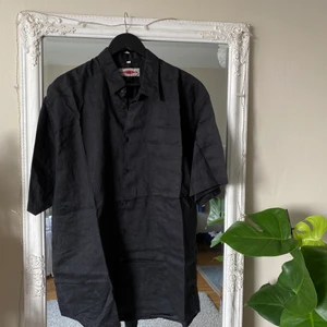 Oversize skjorta - Svart oversize skjorta i linne. Även snygg som klänning, samma style som på sista bilden!