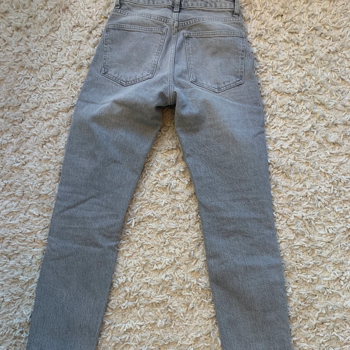 Gråa zara jeans 👖  - 90