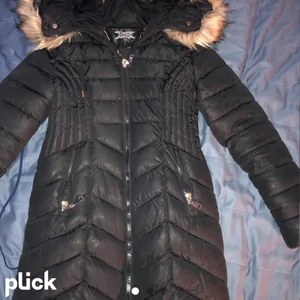 Jacka med fux päls  - Jacka i bra skick endast använd 1 år