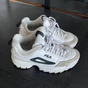 Fila skor - Snygga skor från Fila i storlek 37.5. Köpare står för frakt. 