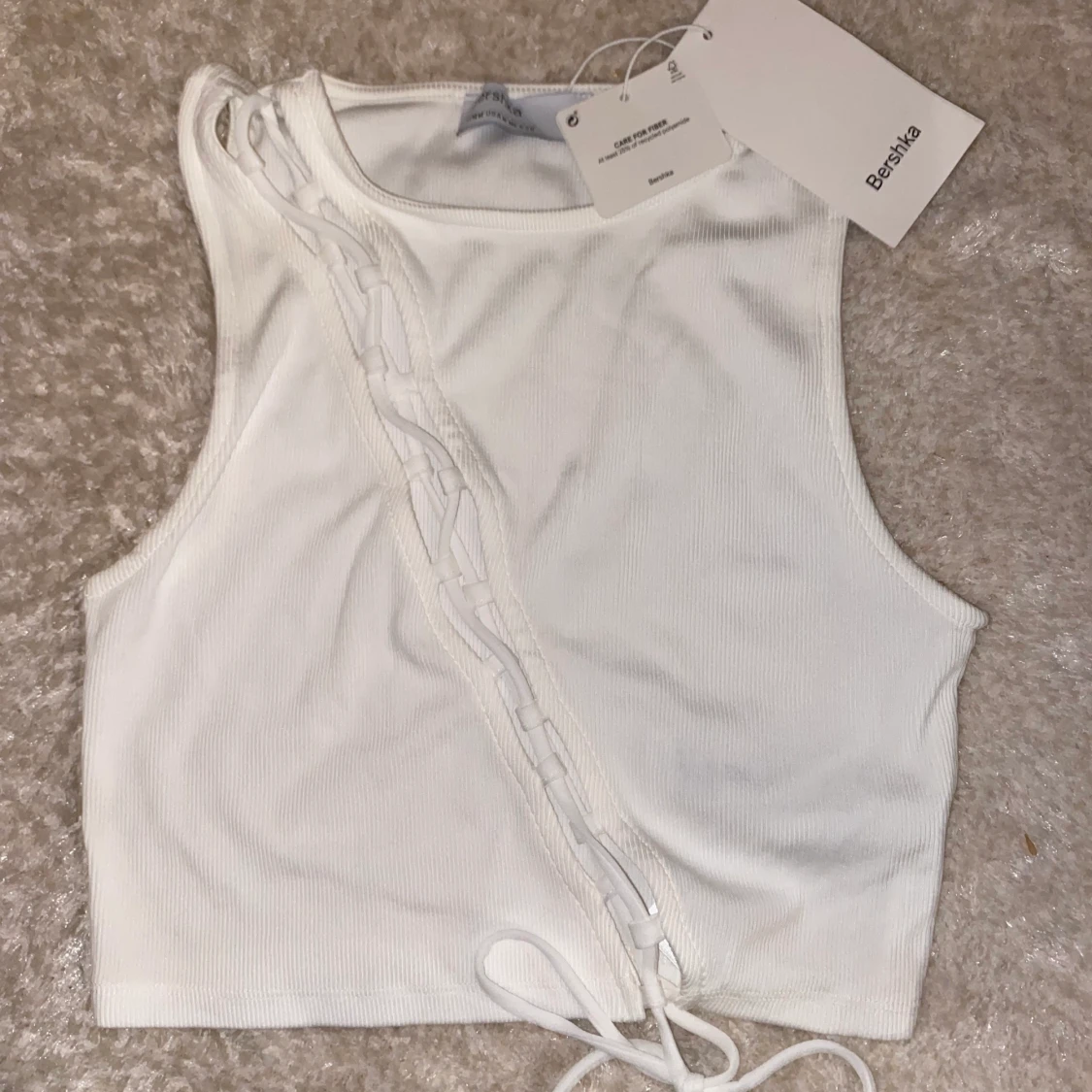 Linne med utskärning från Bershka