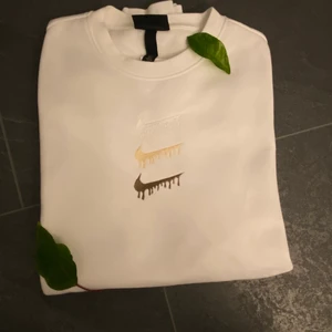 Snygg Tröja  - Skitsnygg oanvänd tröja i olika storlekar (kan fixa större storlek vid förfrågan). skriv privat om ni har någon fråga 💕