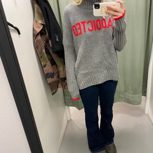 Zadig tröja - Säljer den här sjukt mysiga och fina stickade tröjan från Zadig voltaire❤️perfekt nu till hösten och vintern. Passar allt från xs - m