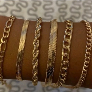 Armband - Endast nr 1 och 6 kvar  7kr/st eller alla båda för 10kr, frakt = 15kr Aldrig använda 