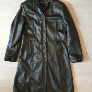 Skinnkappa  - Fin skinnkappa i en grön/brun färg! Storlek 40! 