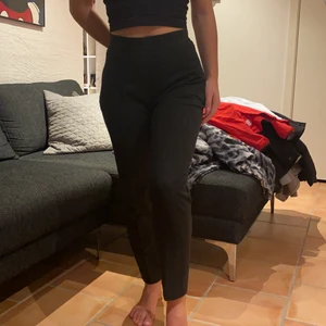 Kostymbyxor  - Knappt använda, storlek 36, från HM 