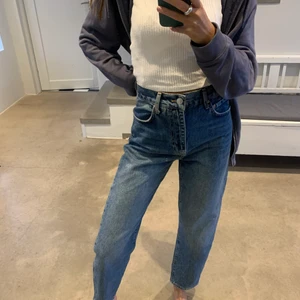 Momjeans - Momjeans i en snygg tvätt som aldrig är använda utan enbart testade!!