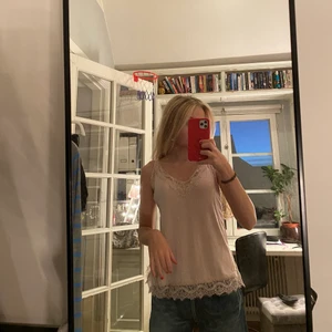 Linne - Härligt ljusrosa spets linne💕