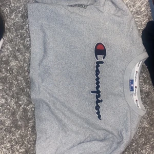 Champion magtröja - Använd 1 gång och legat orörd sen dess, 180 kr + 60 kronor frakt 