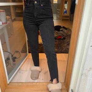 NAKD jeans - Snygga oanvända gråa/svarta jeans från NAKD. Köpta för ca 1,5 år sedan