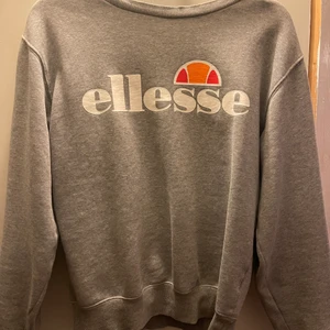 Ellesse hoodie storlek s - Inte jätte använd utan bara hängt i min garderob 