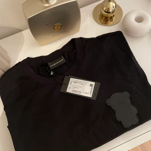 Armani T-shirt - Ny och oanvänd t-shirt från Armani. Kvitto och prislapp från NK finns. 