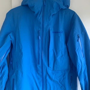Norröna jacka - Nästan oanvänd Norröna jacka, modell ”lofoten Goretex insulated jacket” 
