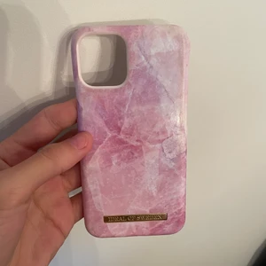 Ideal of sweden iPhone 11 pro - Använt ca 2-3 veckor jätte fint och i bra skick