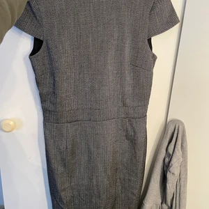 Fin klänning - Helt oanvänd, endast testad, sitter jätte fint och har en liten slit bak