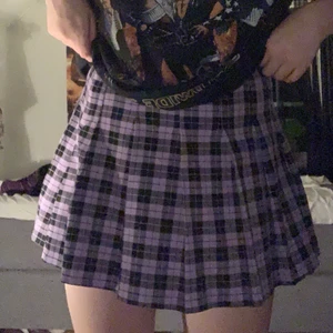 Rutig kjol - Snygg snygg kjol från hm, köpt här på plick. Använts en eller två gånger av mig, men nyskick!