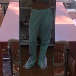 Mint adidas trackpants - Väldigt flattering adidasbyxor!