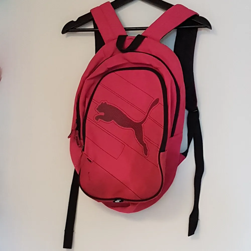 Puma rosa ryggsäck.. Väskor.