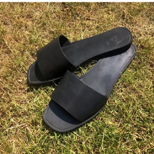 Sandaler - h&m  - Endast använd 1 gång ! Helt nya & konst läder