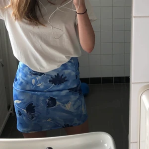 Mönstrad kjol - Jätte Nice kjol. Sitter tight köpte på humana. Bra kvalitet