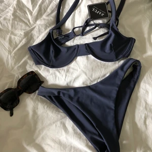 Zaful bikini  - Säljer denna helt oanvända bikini från zaful då den aldrig kommit till användning, stl S och skulle säga att den är true to size, möjligtvis en aning mindre i överdelen🌙💛