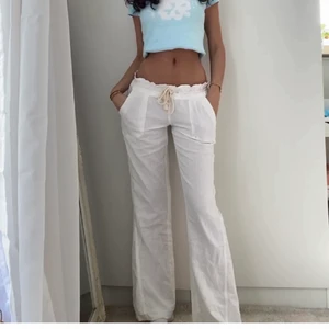 Linnebyxor  - Lånade bilder från @gsandstrom ! Dom perfekta linne byxorna från Roxy. Bra skick i en storlek M men passar ner till xs beroande hur man vill att dom ska sitta. BUD: 290+frakt 