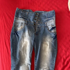 Högmidjade vintage richmond jeans  - Väldigt fina vintage högmidjade richmond jeans. Köparen står för frakten. 