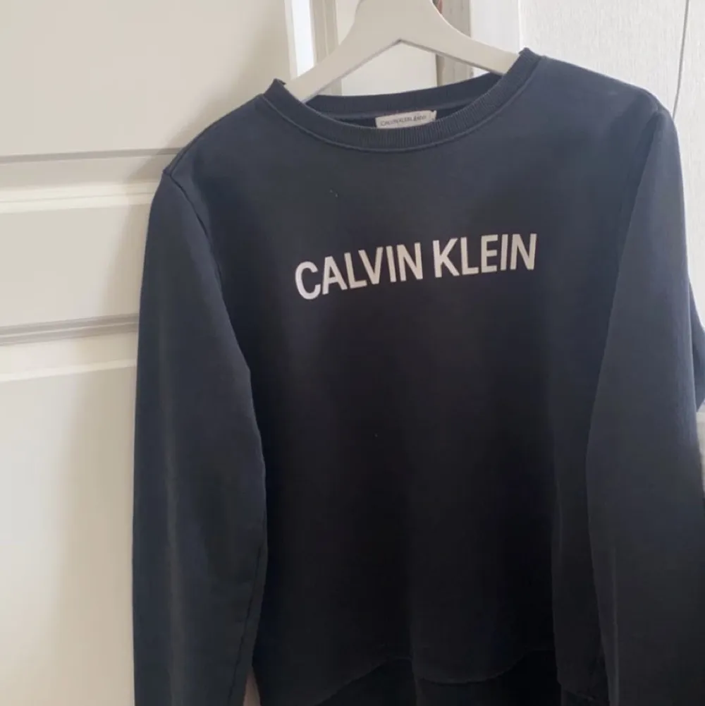 En fin tröja från Calvin Klein. Köpt i USA inne på CK. Hoodies.