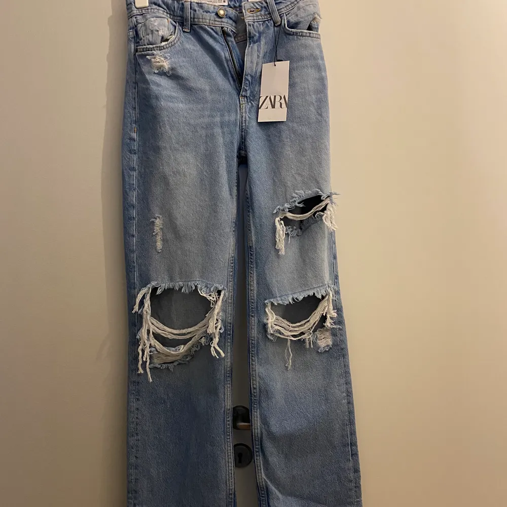 Den är för liten på mig. Köparen står för frakt . Jeans & Byxor.
