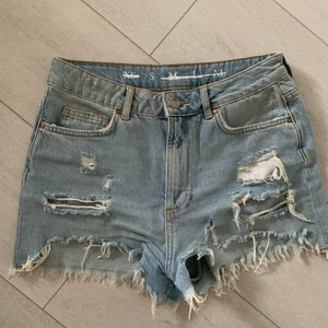 Jeansshorts - Ljusa jeansshorts från bik bok! Storlek S