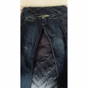 Armani jeans - Armani Jeans, Str: 34/34 Modell: Herr, Skick: helt nya, Pris: 700kr  Kolla gärna in mina andra inlägg, Vid intresse av fler varor så fixar jag ett bra paketpris!