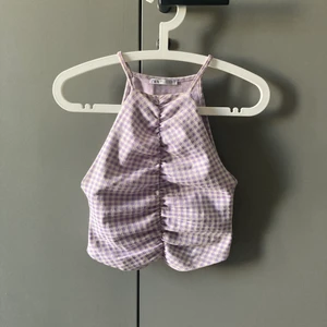 Zara topp - Använd 1/2 ggr. Så fin och slutar på mig typ vid naveln 💘