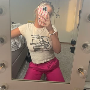 T-shirt  - Aldrig använd hann bara inte lämna tillbaka innan det var försent :( Den är one size men sitter som en Xs-S🤍🤍 Nypris 230kr. Frakt på 45kr tillkommer