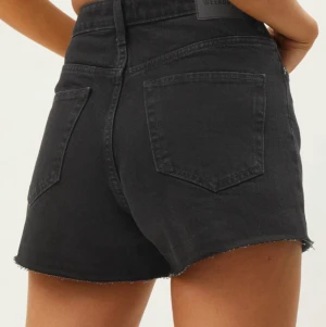 Weekday svarta shorts  - Jättefina weekday shorts aldrig använda i storlek 34 