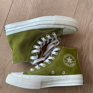 Converse - Converse som aldrig är använda. Tror inte att dem är äkta därav priset! 